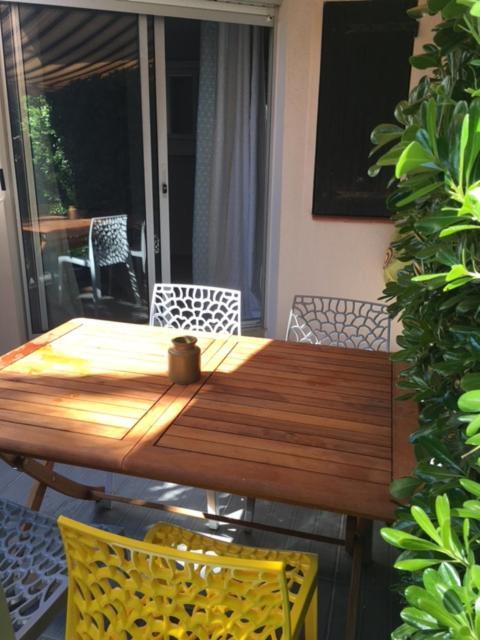 Rez De Jardin + Terrasse Piscine Et Acces Direct Plage Apartment Сен-Киприен Екстериор снимка