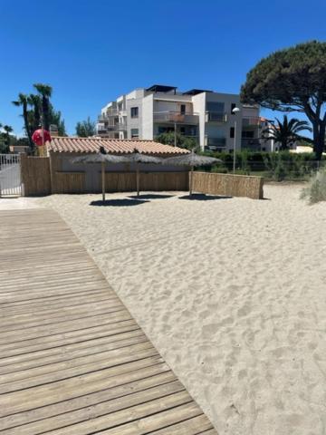 Rez De Jardin + Terrasse Piscine Et Acces Direct Plage Apartment Сен-Киприен Екстериор снимка